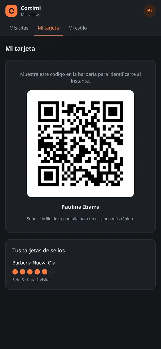 El portal del cliente en su celular: su código para identificarse y su tarjeta de sellos con cinco de seis visitas.